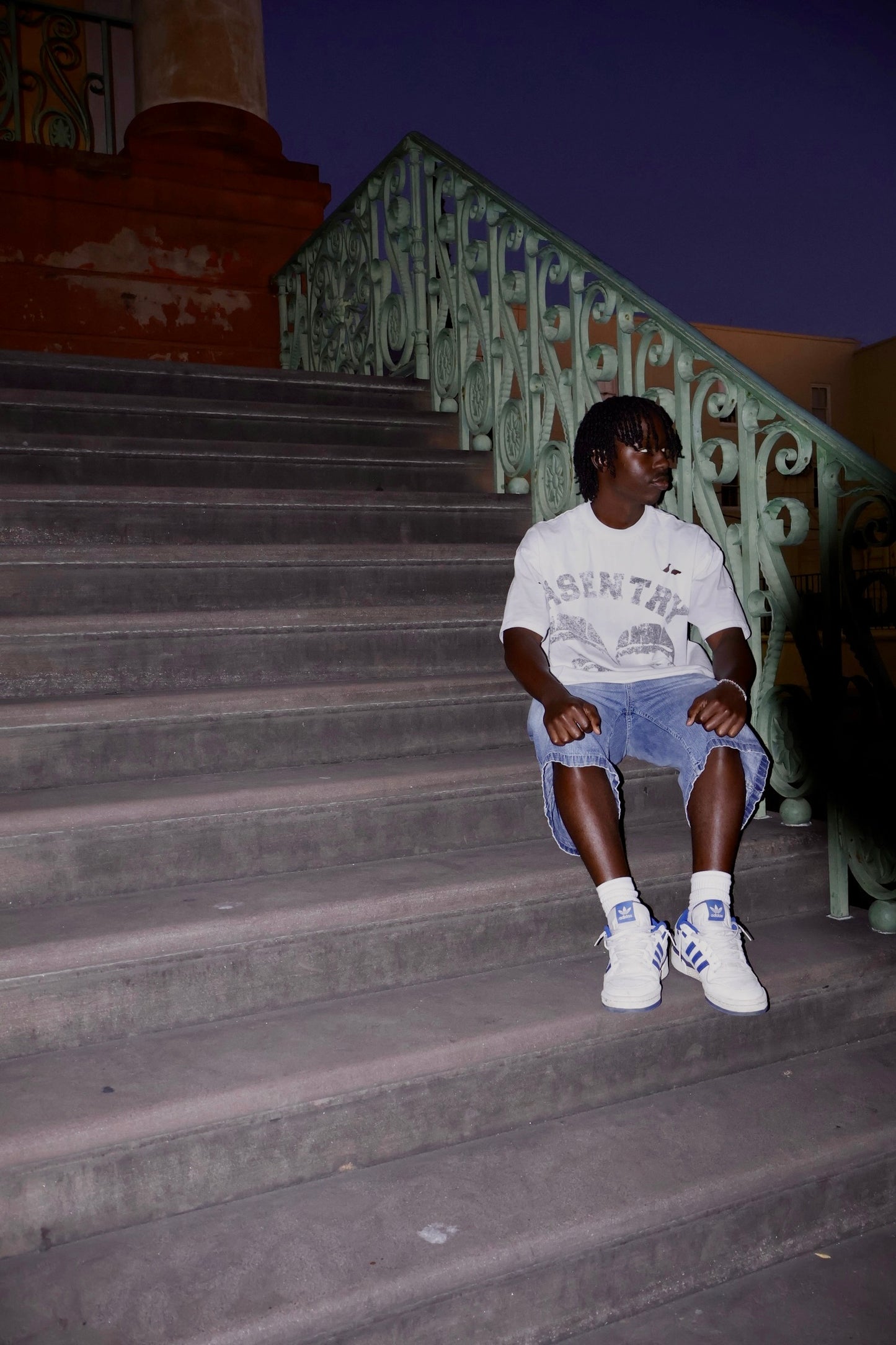 WAR TEE